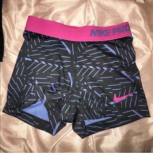 Girls Nike Pros!!💓💜